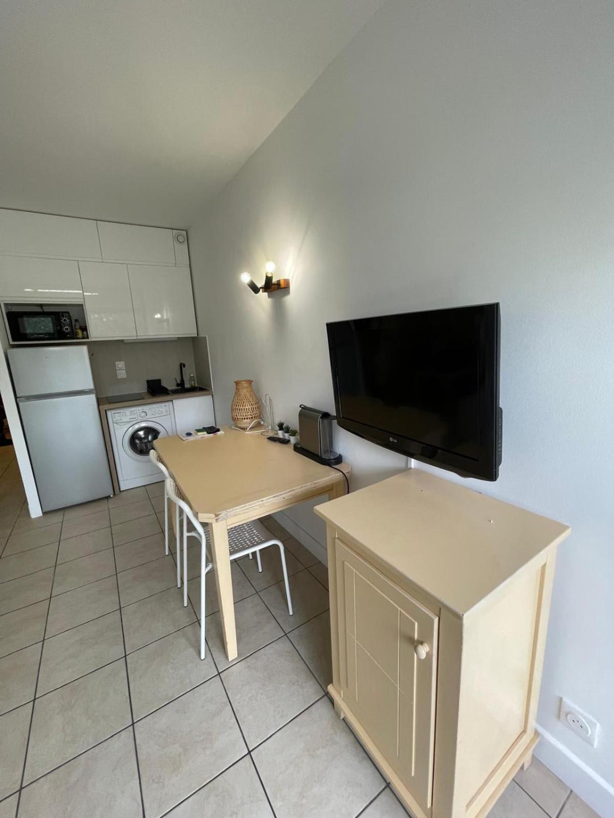 06U - Beautiful Studio In Residence - Swimming Pool And Tennis Court Saint-Laurent-du-Var Ngoại thất bức ảnh