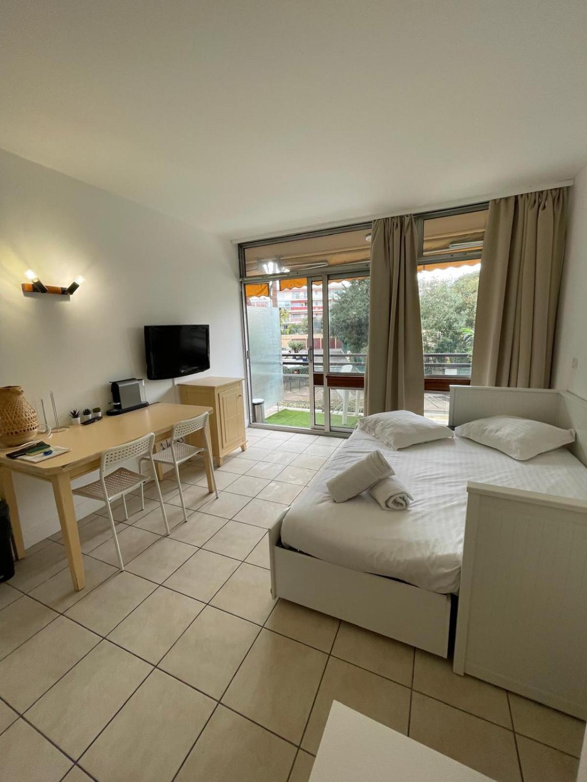 06U - Beautiful Studio In Residence - Swimming Pool And Tennis Court Saint-Laurent-du-Var Ngoại thất bức ảnh